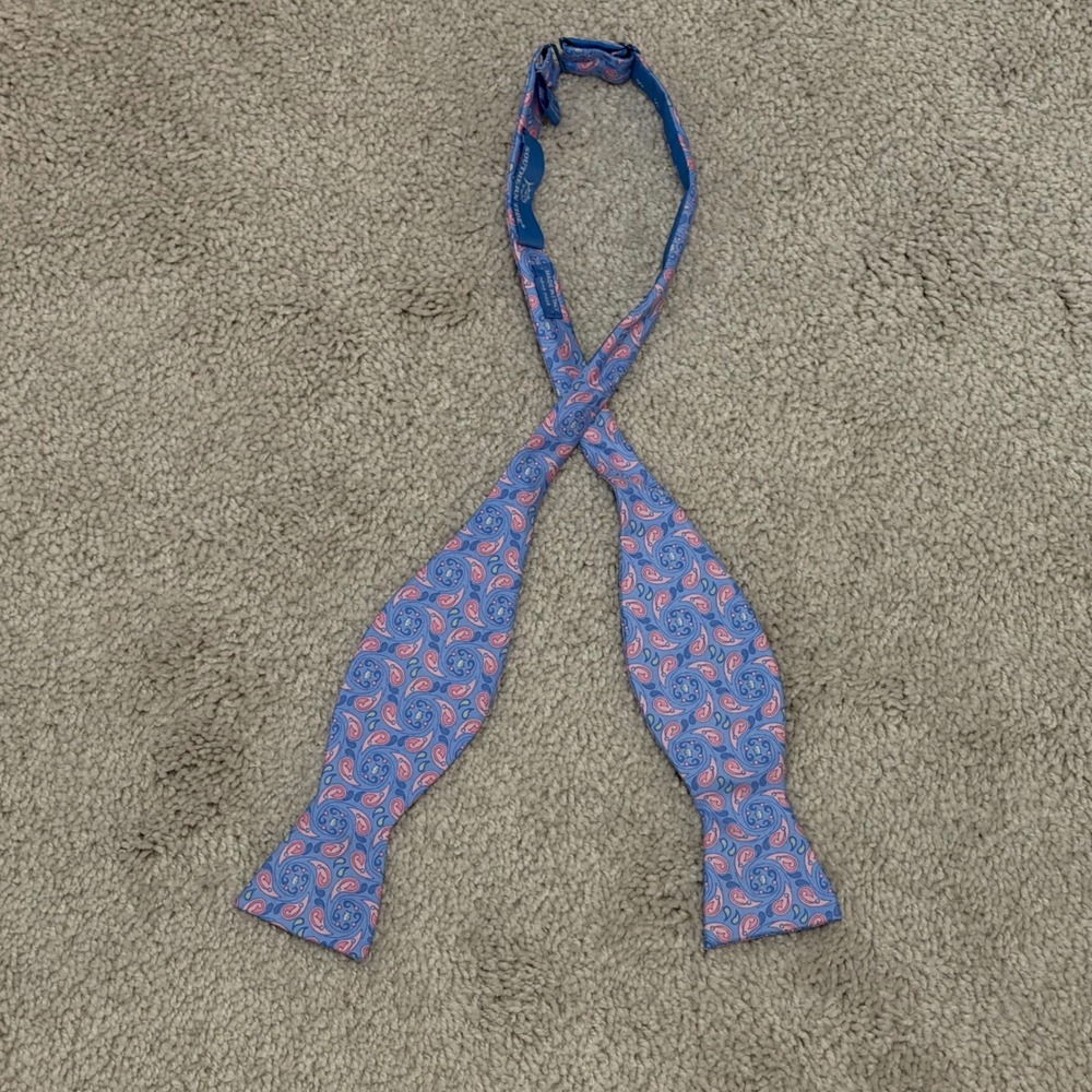 Southern Tide Mens Blue Pink Paisley Silk Bow Tie Hand Made in Italy Self Tie